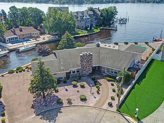 4th image of 105 Point O Woods Dr
