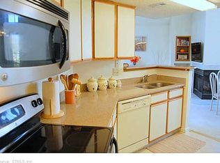 98 Carriage Crossing Ln, Middletown, CT 06457