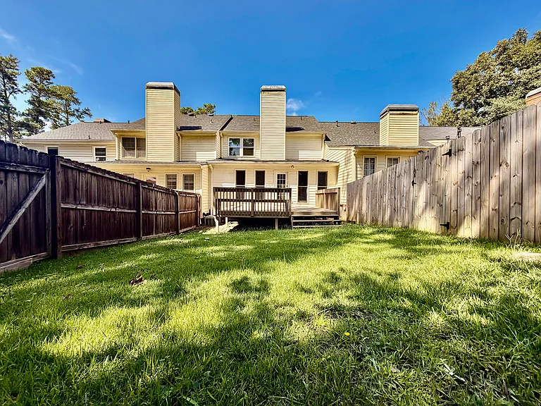 606 Crown Point Dr — Photo 12