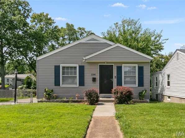 3241 Lynros Dr, Saint Ann, MO 63074