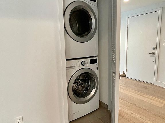 5th image of 137 S Wilson Ave Unit 203