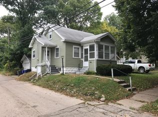 318 Highland Dr NW, Cedar Rapids, IA 52405