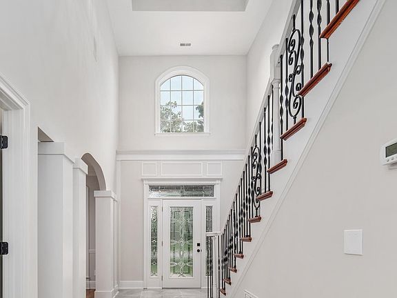 2nd image of 2205 Oakleigh Dr