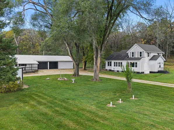 N9029 Fox River Rd, Portage, WI 53901