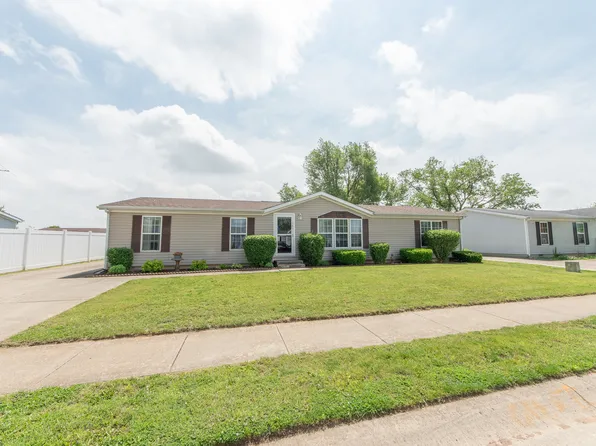 4641 Autumn Ridge Dr, Columbus, IN 47203