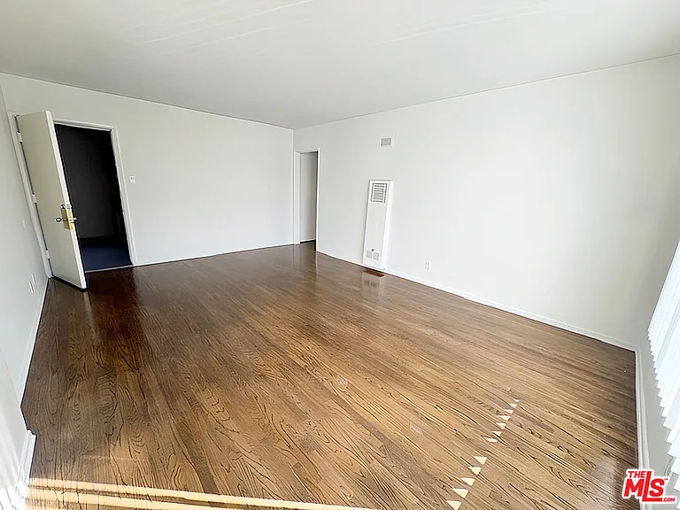 228 S Mariposa Ave #16 — Photo 17