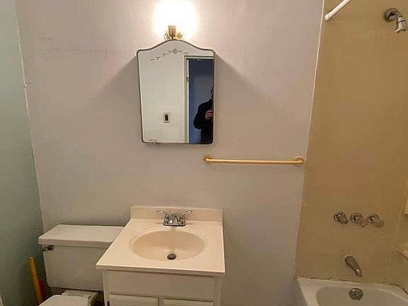 3rd image of 106 President St APT 1L