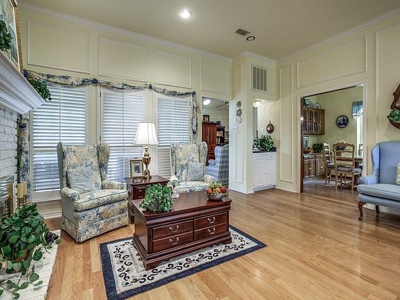 4th image of 2553 Bluebonnet Dr