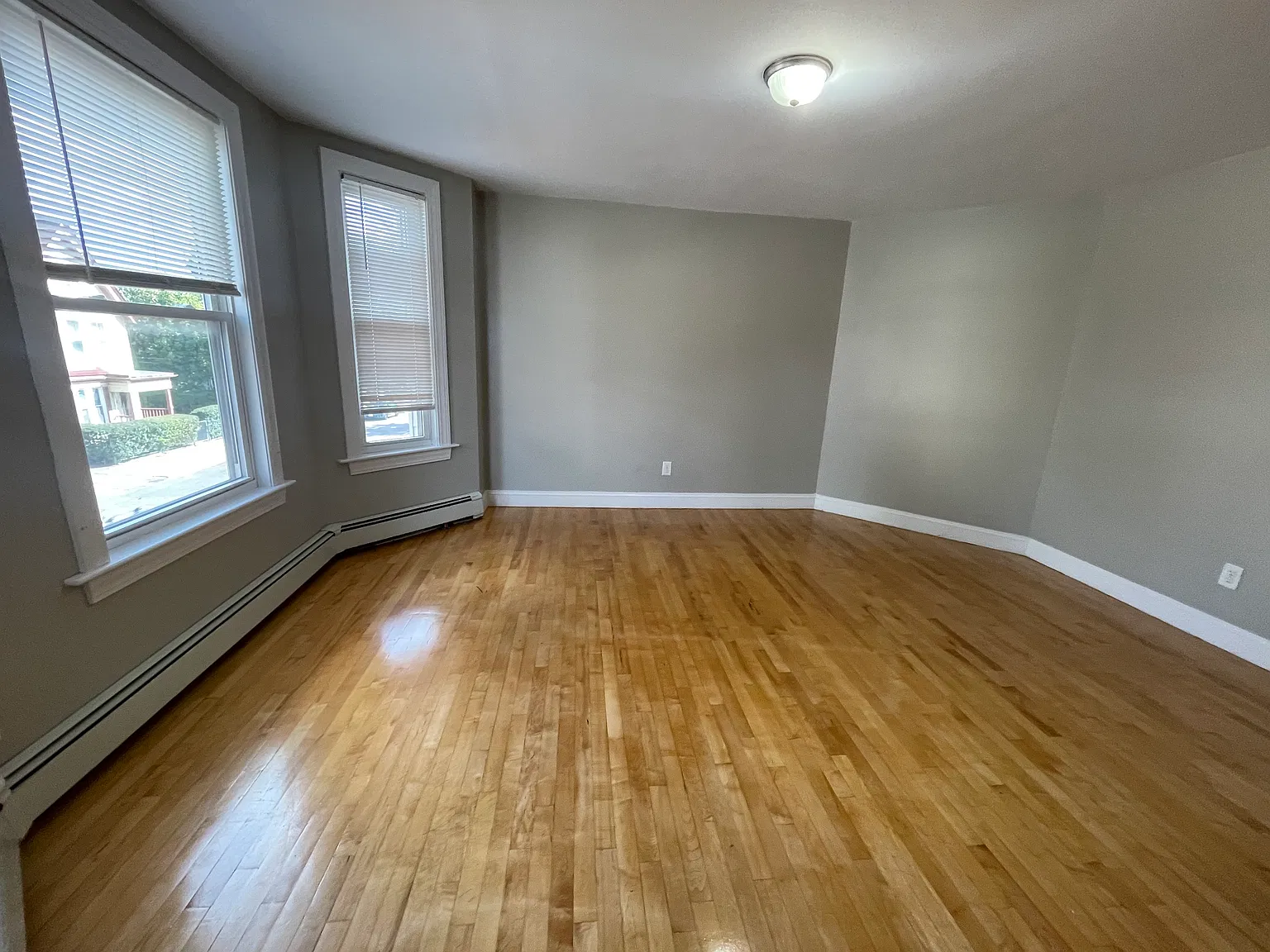 2 bed, 9999 sqft, $2,700 — Photo 4