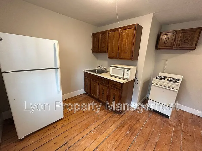 44 7th St #2 — Photo 15