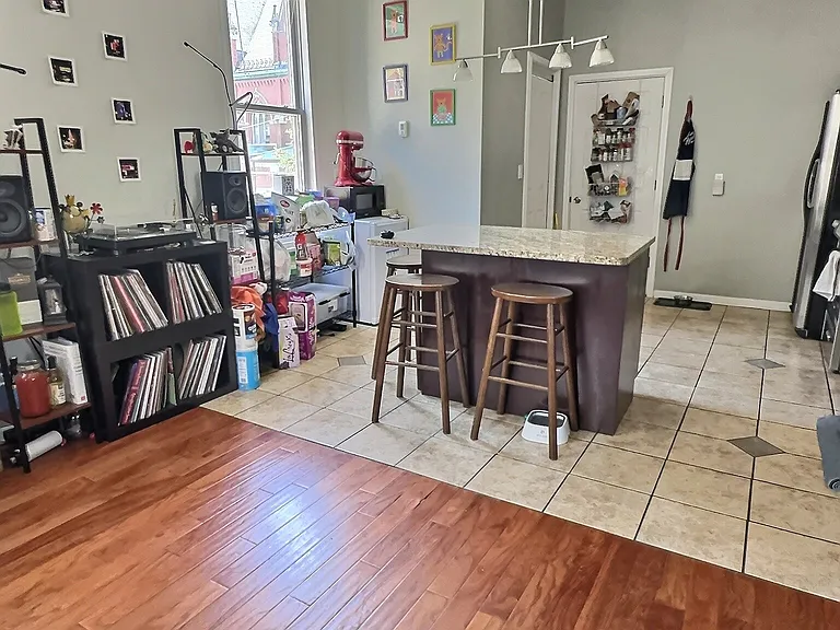 1430 W Wellington Ave #2R — Photo 2