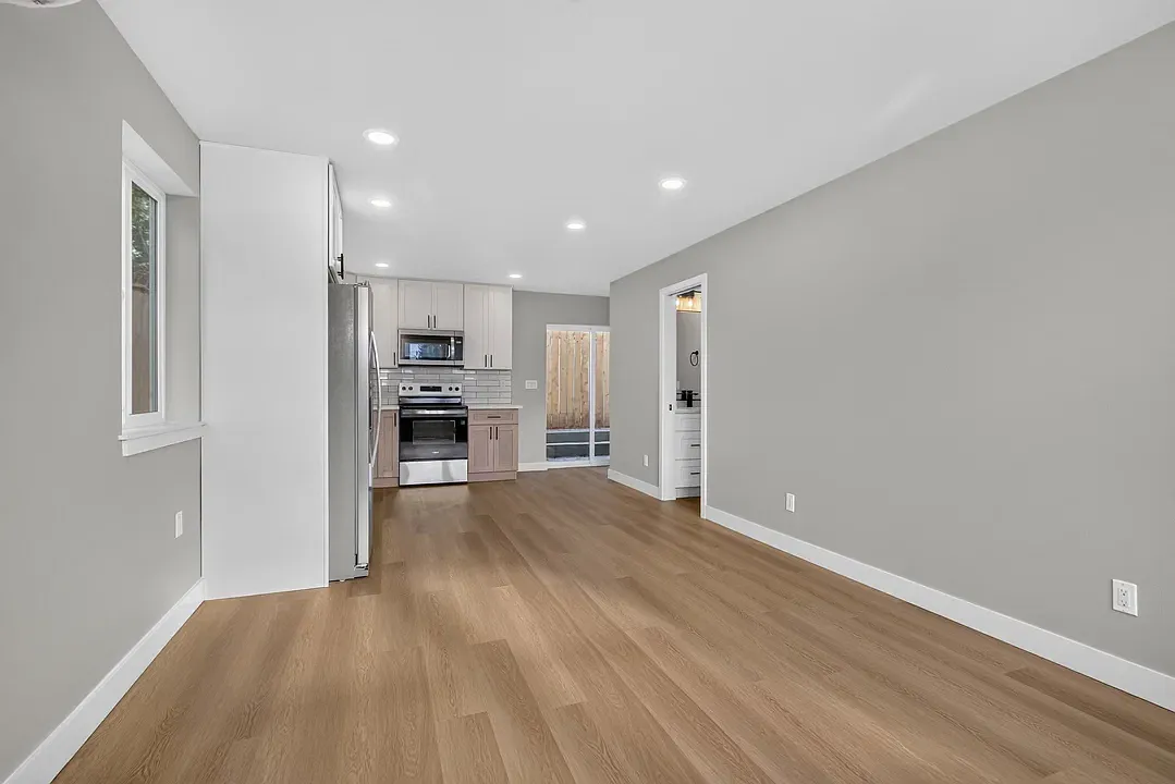 3 bed, 2.5 bath, 1000 sqft, $3,300 — Photo 4