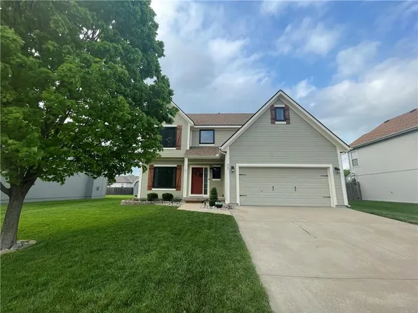 907 Wildwood Dr, Pleasant Hill, MO 64080