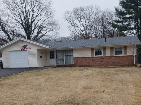 37 Bernard Cir, Brockton, MA 02302