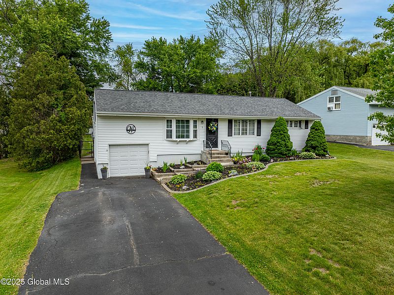 2nd image of 5 Colleen Drive