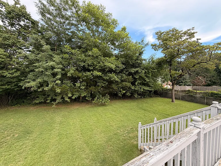 309 Ellis Ct — Photo 9