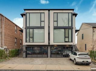 7 Adelaide Pl, Edgewater, NJ 07020