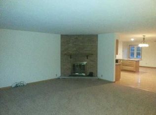 1402 Brookside Dr, Rochelle, IL 61068