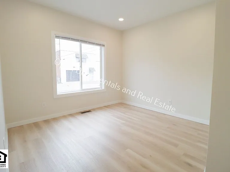 417 W 4th St — Photo 9