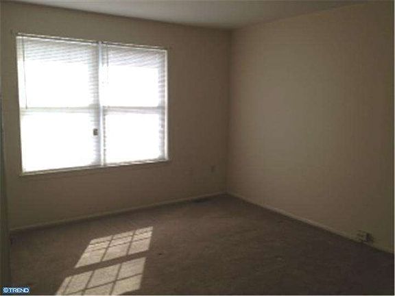 4th image of 50 Treelane Dr