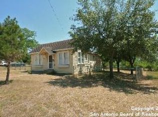 1205 1st St, Floresville, TX 78114