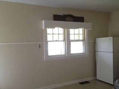 3rd image of 611 E Centennial Ave