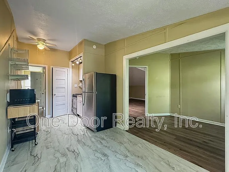 1107B Richmond Rd — Photo 5