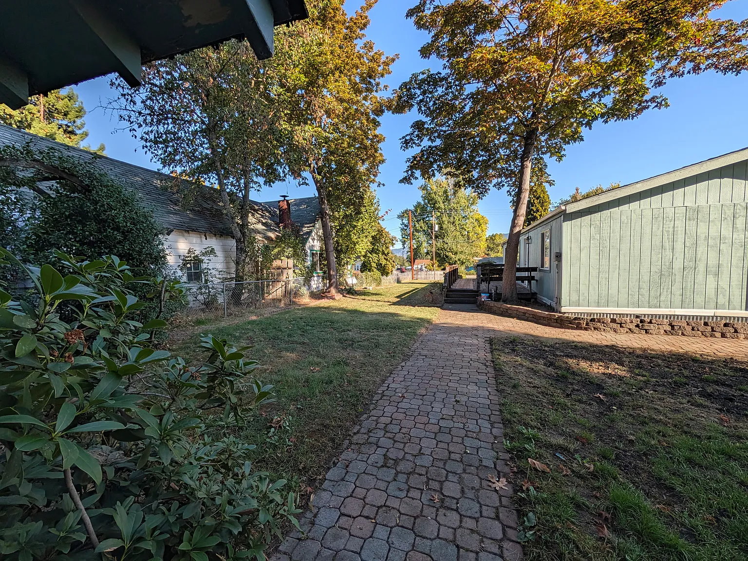 1051 SE Grandview Ave — Photo 3