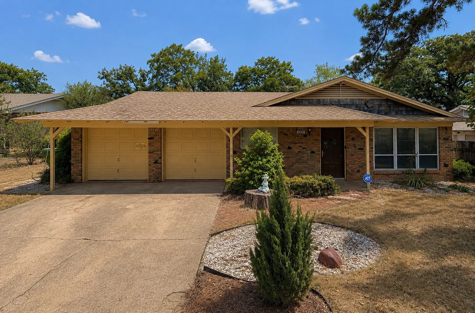 3 bed, 1392 sqft, $2,200 — Photo 4