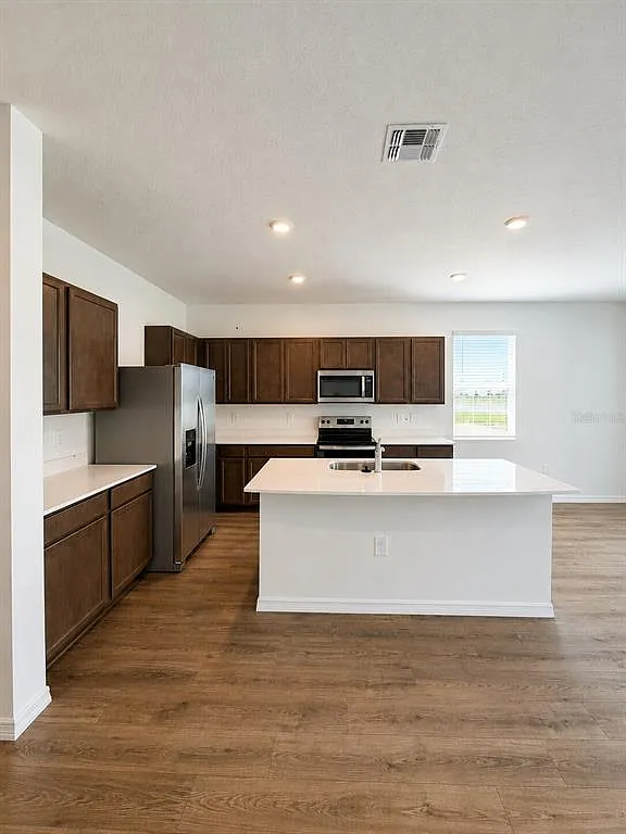 3 bed, 2.5 bath, 1759 sqft, $2,360 — Photo 2