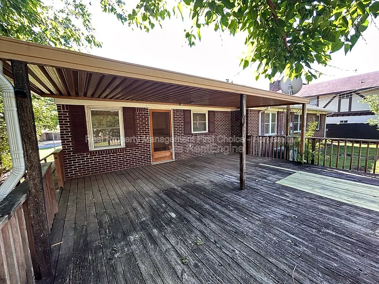 1306 S 41st St — Photo 34