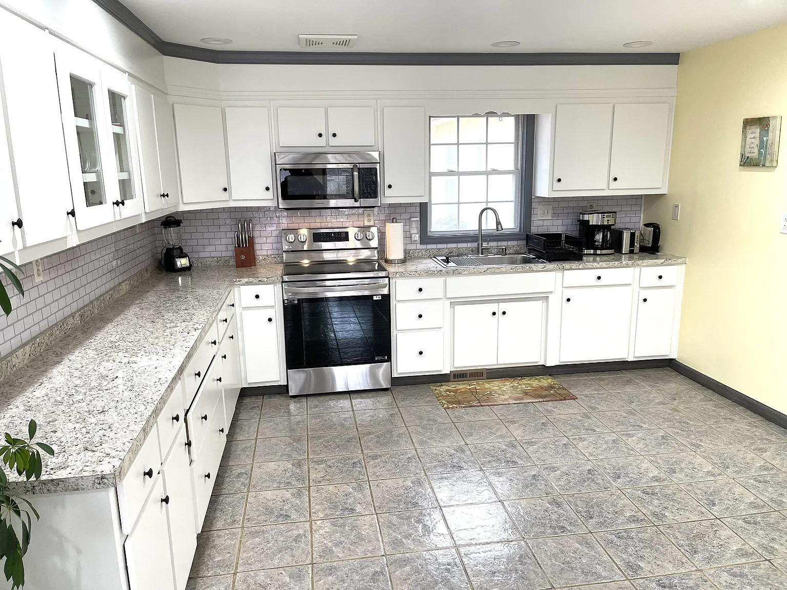 4 bed, 5.0 bath, 3000 sqft, $1,364 — Photo 3