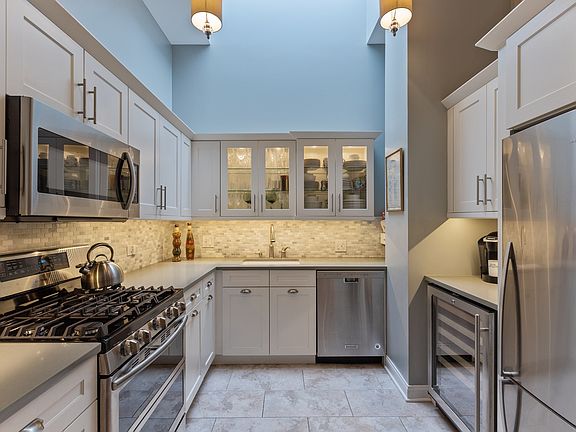 3rd image of 1321 W Belden Ave #D3