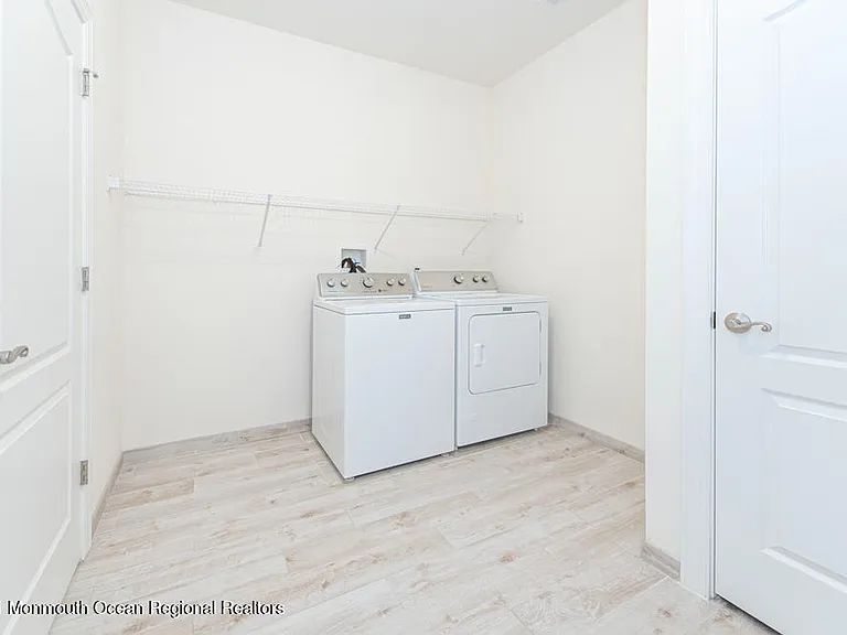 12 Cindy Ct — Photo 44