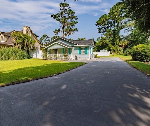 3rd image of 8611 Whitefield Avenue