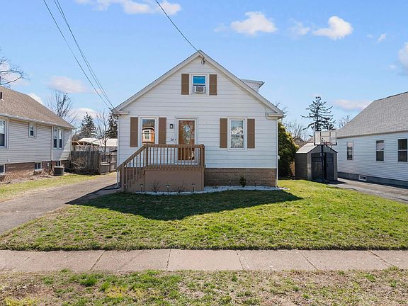 3rd image of 28 Iver Ave