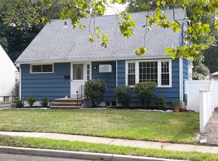 910 Franklin Ter, Roselle, NJ 07203
