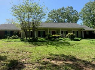 1114 Newitt Vick Dr, Vicksburg, MS 39183