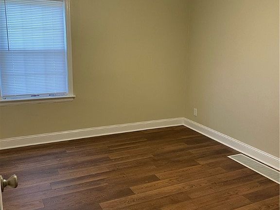 4th image of 602 43rd St SE