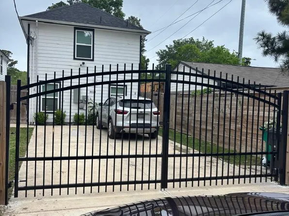 8029 Record St, Houston, TX 77028