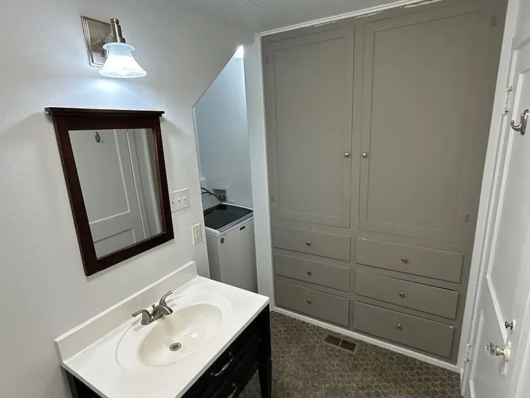 422 SW 9th St — Photo 16