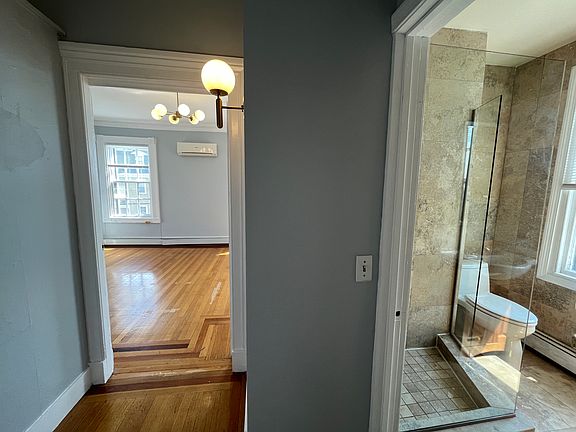 5th image of 296 Benefit St #2R