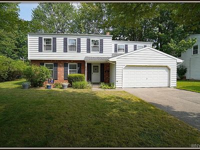 42 Chestnut Hill Ln, Buffalo, NY, 14221