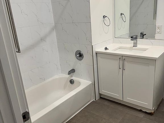 5th image of 428 Bergen Ave #409