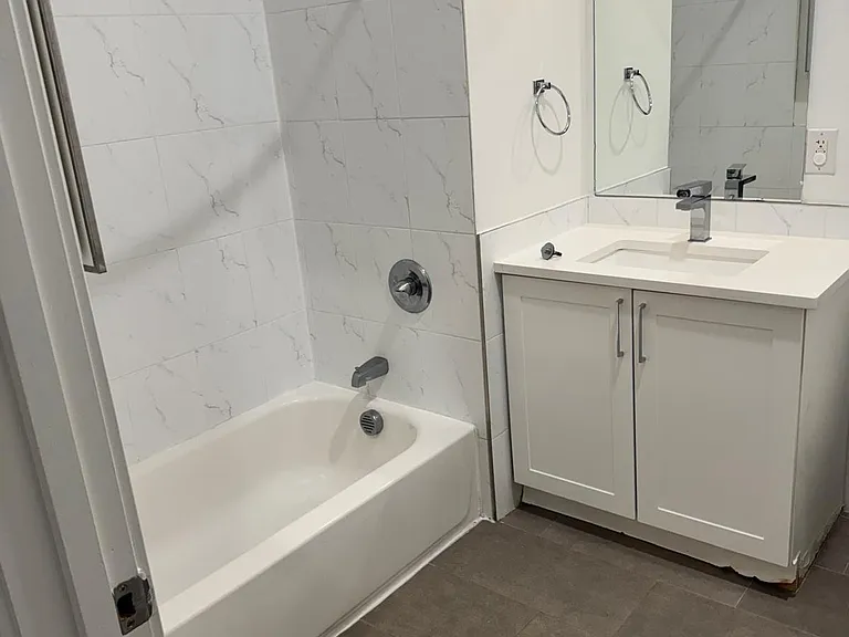 428 Bergen Ave #409 — Photo 5