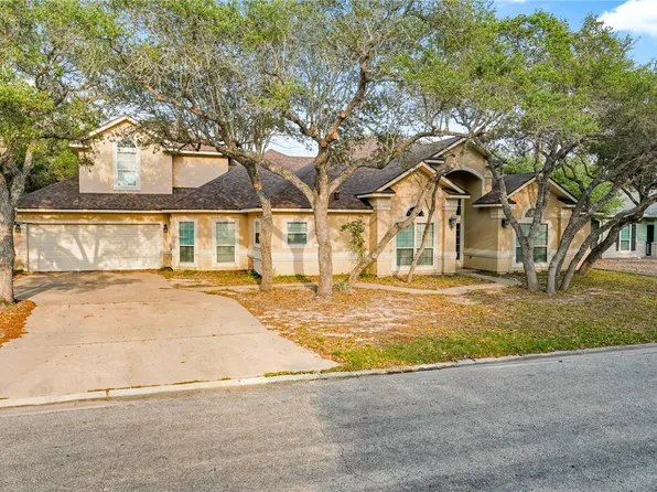 104 Saint Andrews St, Rockport, TX 78382