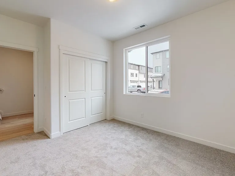 546 S 1040 W — Photo 13