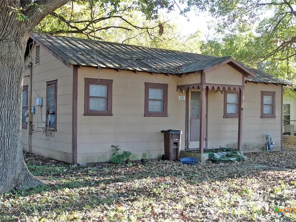 818 Plum St, Lockhart, TX 78644