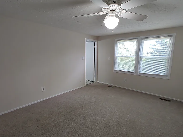 8638 Saxon Cir — Photo 14