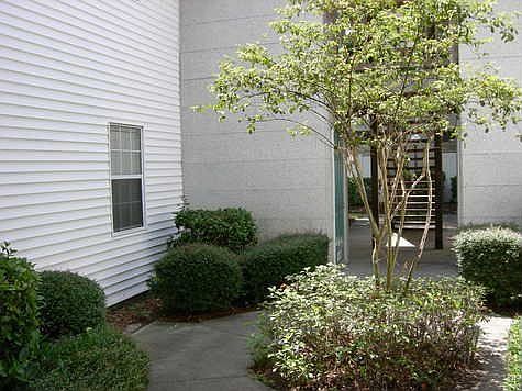 4th image of 901 E Island Square Dr
